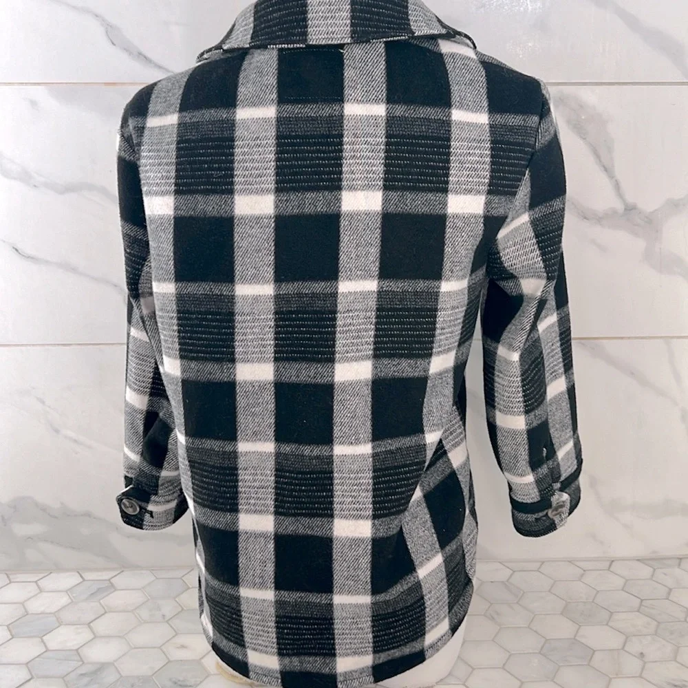 OLD NAVY White & Black Plaid Shacket Oversized Flannel Button Down Girls Size XL